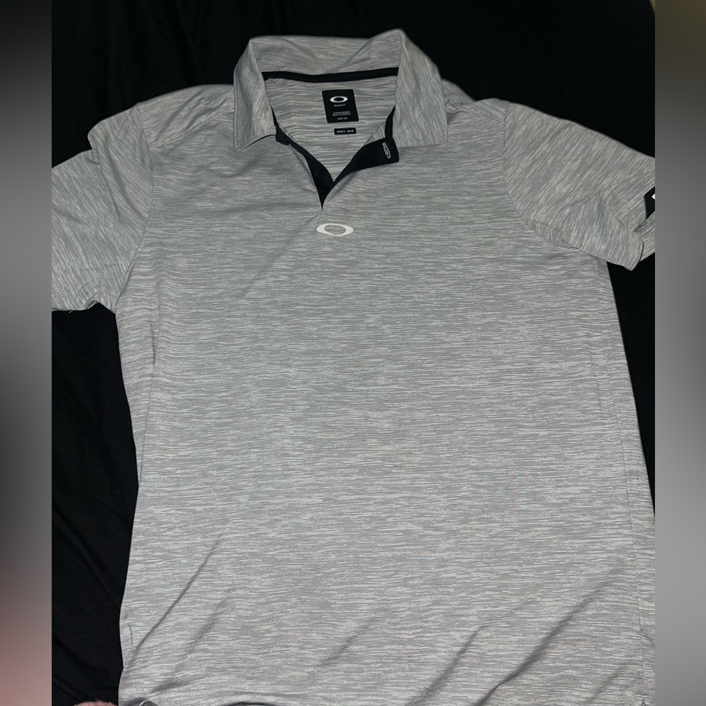 Men’s Oakley shirt